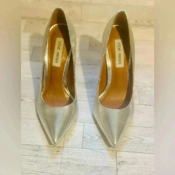 Steve Madden Silver Heels - Picture 1 of 10